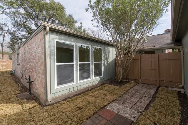 $1,900 | 5046 Spring Forest Drive, Houston, TX 77091