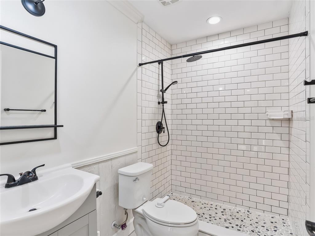 680 Southeast 123rd Street Road Ocala, FL 34480 - Photo 30 of 48 a bathroom with a toilet sink shower and mirror