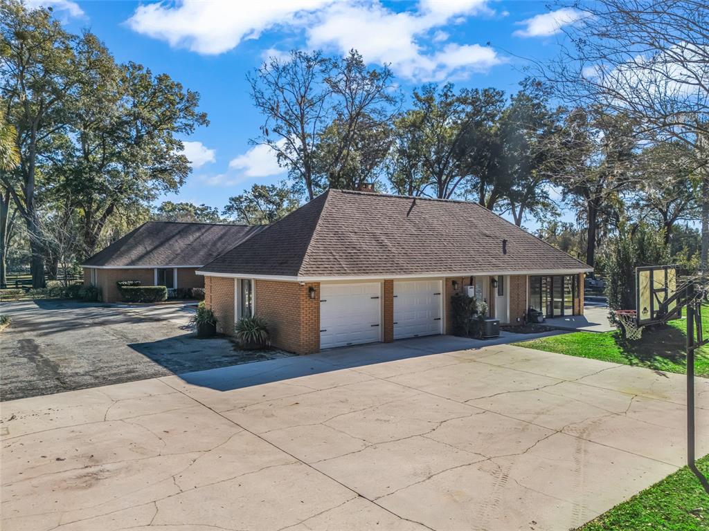 680 Southeast 123rd Street Road Ocala, FL 34480 - Photo 39 of 48 front view of a house next to a yard