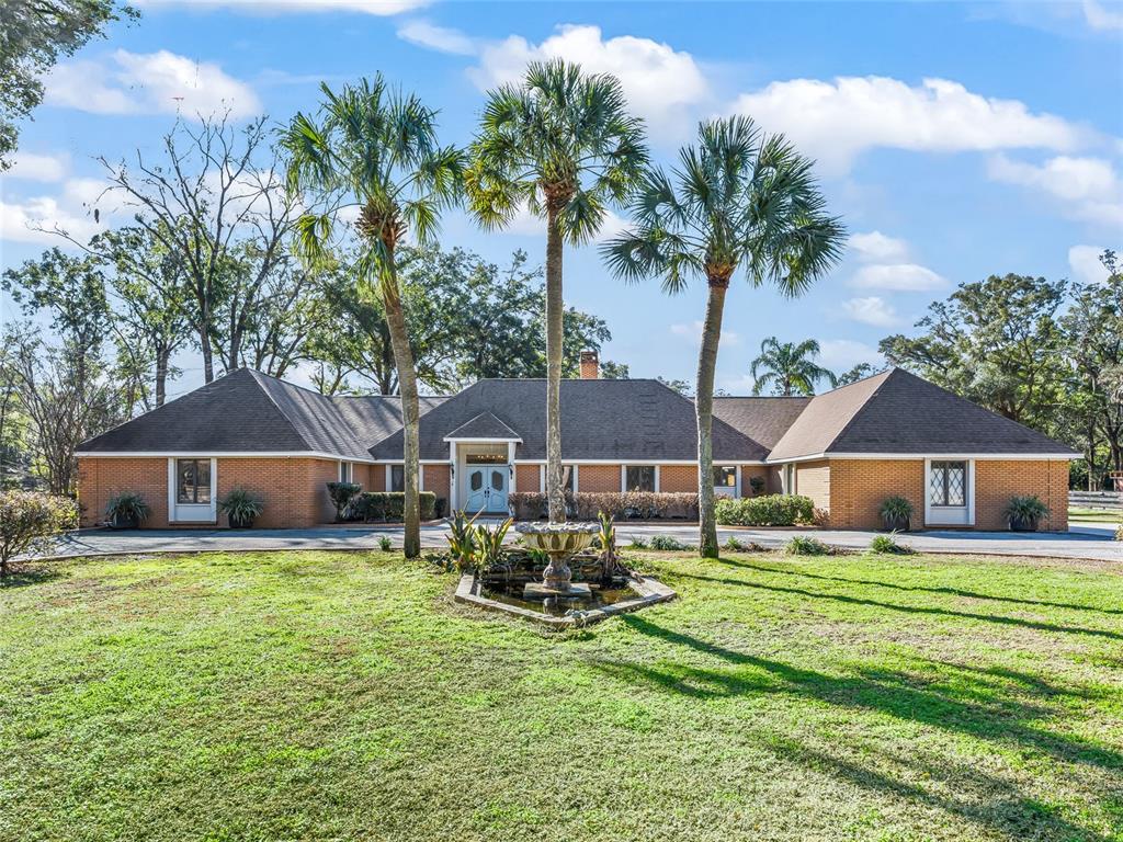 680 Southeast 123rd Street Road Ocala, FL 34480 - Photo 4 of 48 a house with swimming pool in front of it