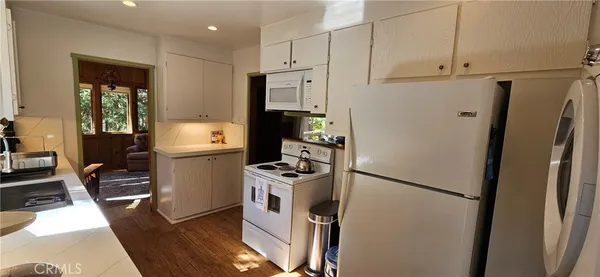 $2,800 | 54095 South Circle Drive, Idyllwild, CA 92549