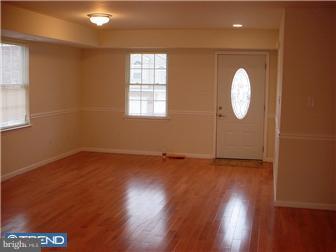 7335 Dungan Road Philadelphia, PA 19111 - Photo 3 of 11 Living Room