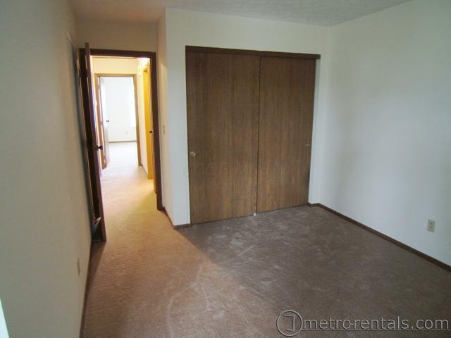 3870 Petzinger Road, Unit 3872 Columbus, OH 43232 - Photo 7 of 8 3872BR1