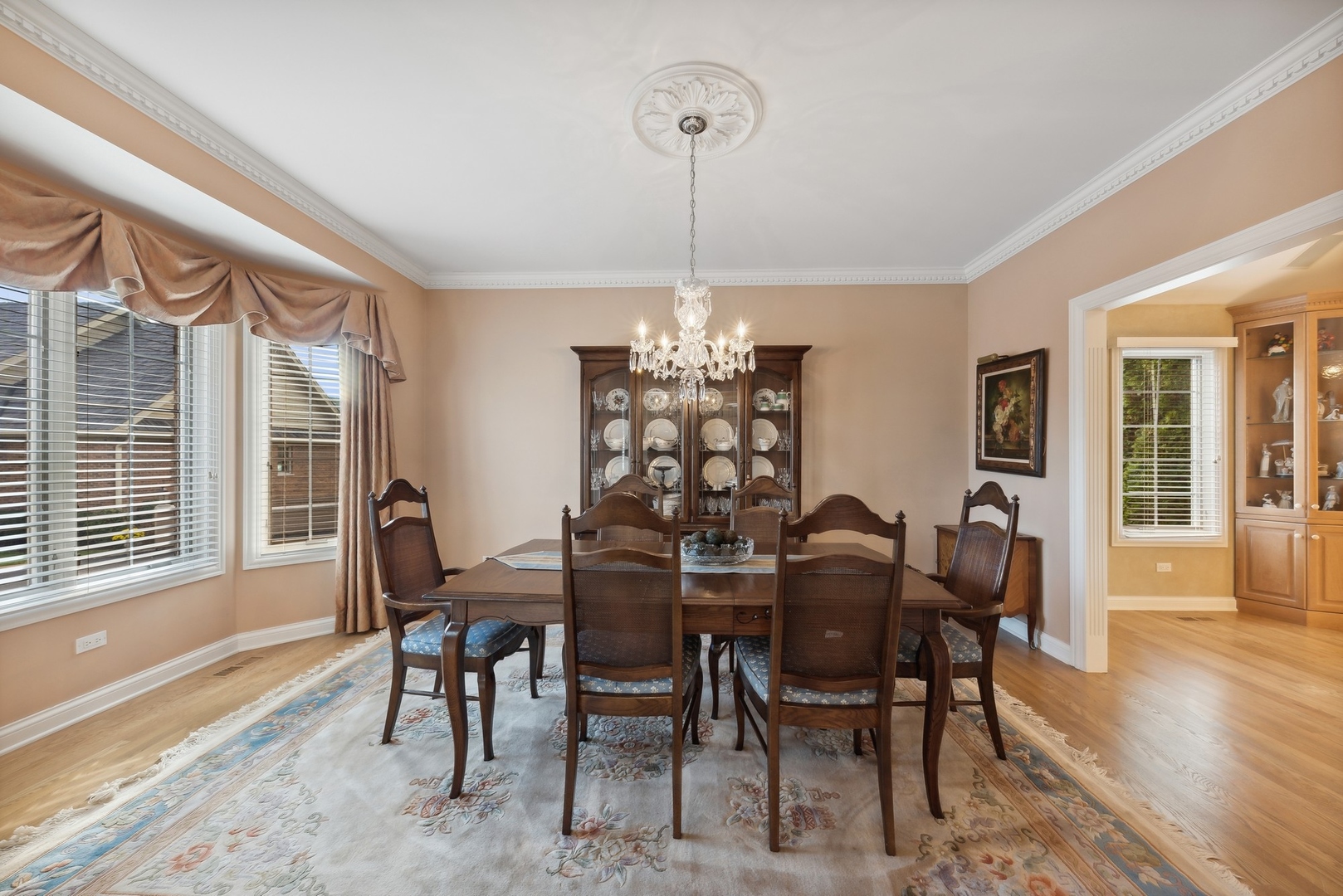 19 Lochbrook Lane Inverness, IL 60010 - Photo 6 of 27 a dining room with furniture and window