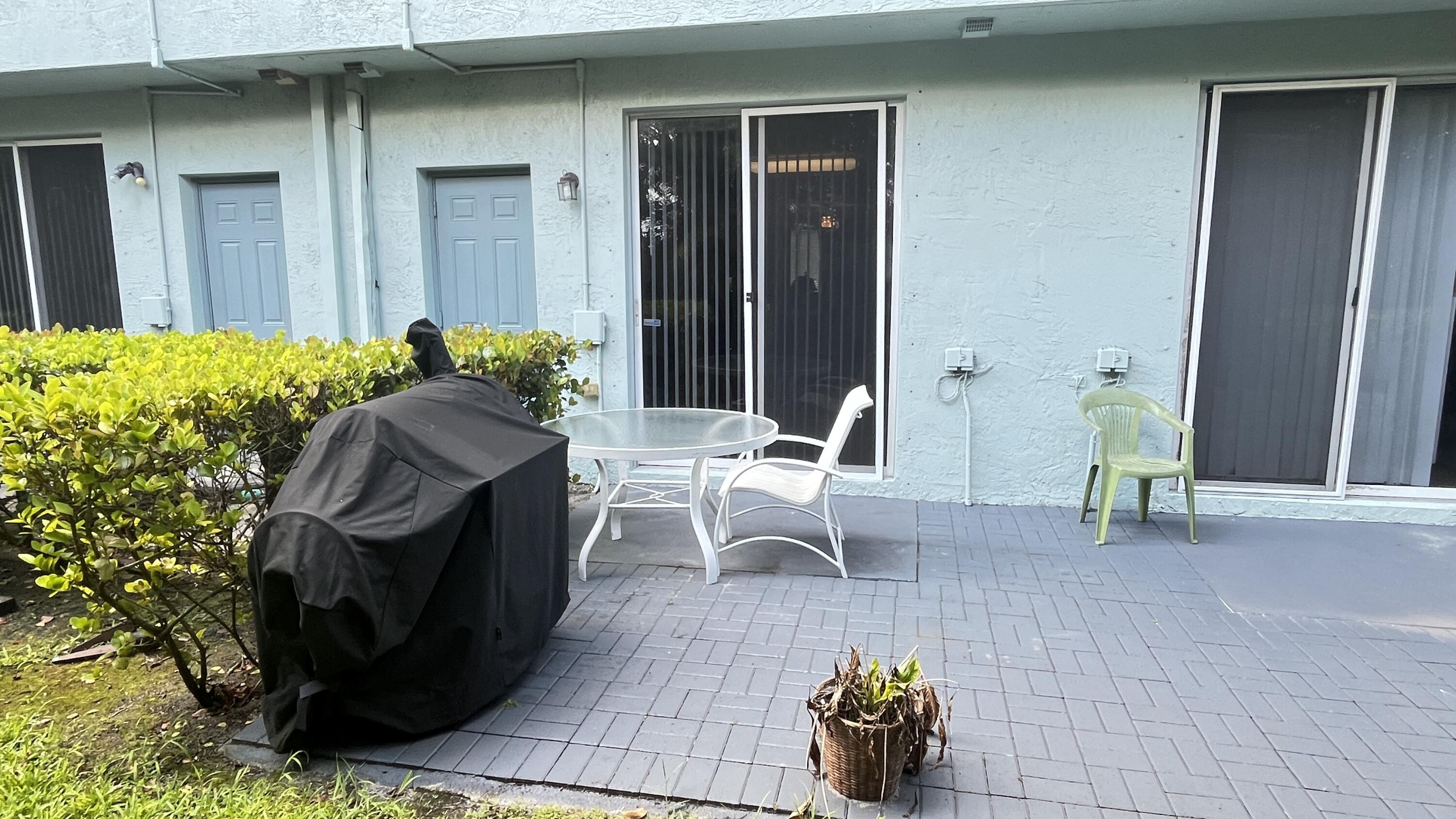 1910 Alamanda Way Riviera Beach, FL 33404 - Photo 3 of 15 IMG_6573