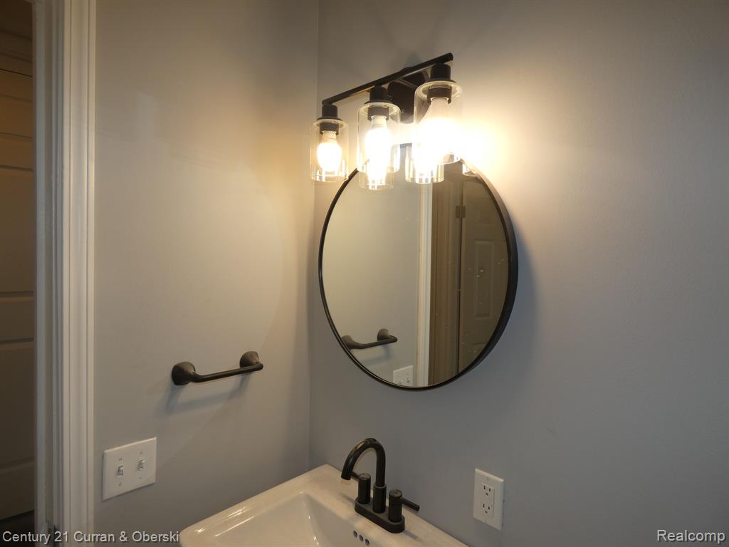 11409 Balfour Road Detroit, MI 48224 - Photo 12 of 28
