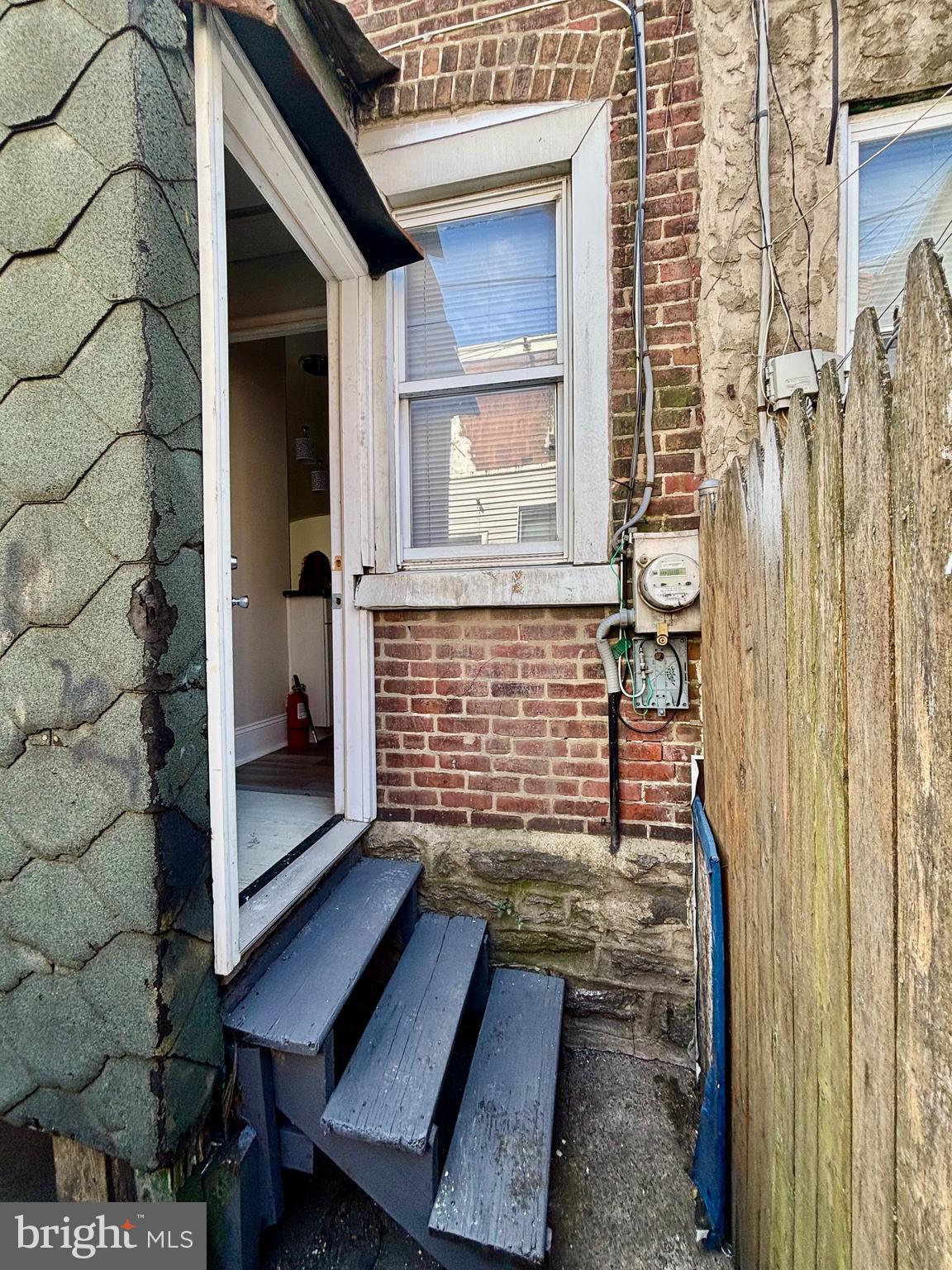 441 West Raymond Street Philadelphia, PA 19140 - Photo 28 of 29 exit to yard from kitchen