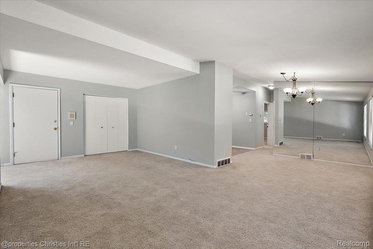 880 North Adams Road, Unit 6 Birmingham, MI 48009 - Photo 4 of 21 07-880 N Adams-7.jpg