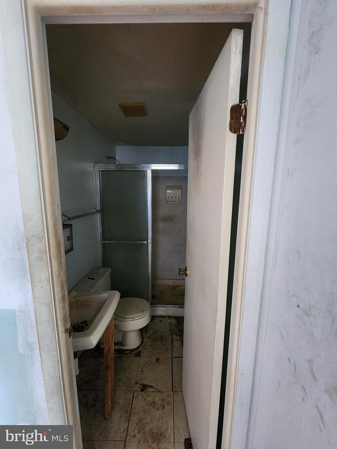 9063 Flamepool Way Columbia, MD 21045 - Photo 15 of 31 Master Bathroom