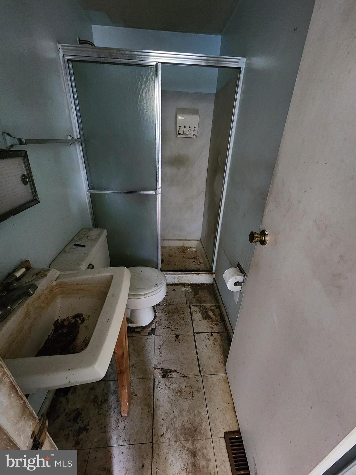 9063 Flamepool Way Columbia, MD 21045 - Photo 16 of 31 Master Bathroom