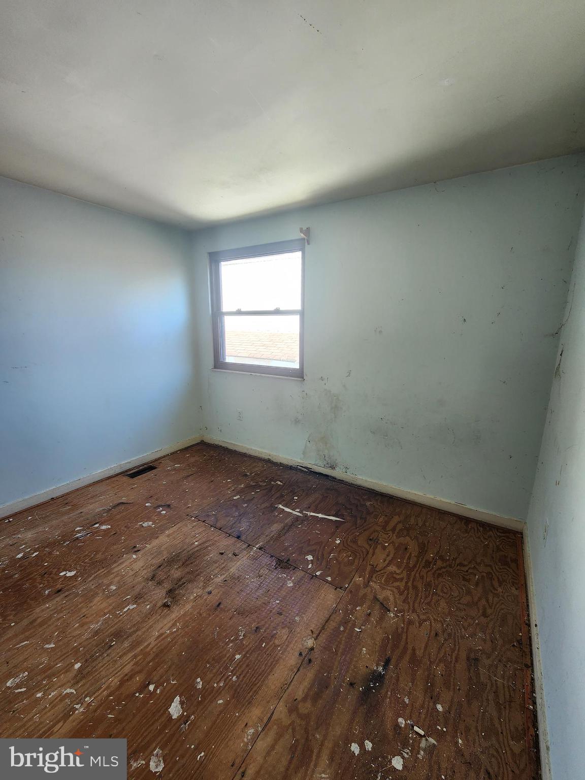 9063 Flamepool Way Columbia, MD 21045 - Photo 20 of 31 Bedroom #3 on 2nd fl