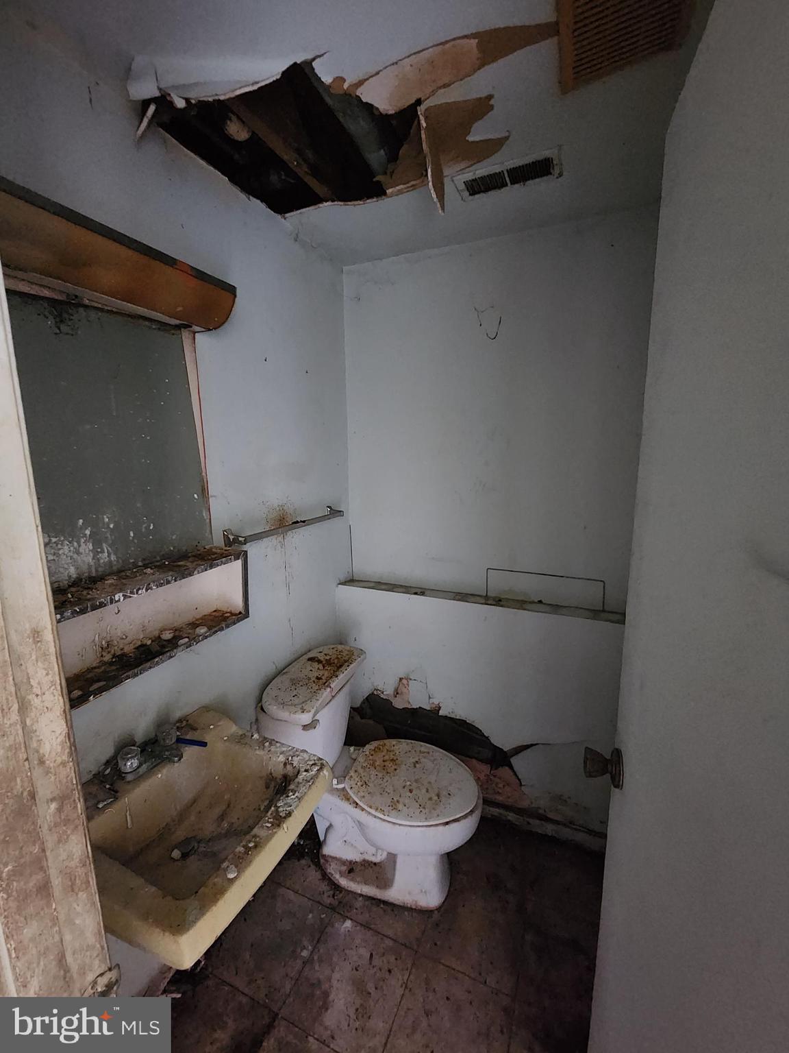 9063 Flamepool Way Columbia, MD 21045 - Photo 27 of 31 LL Half Bath