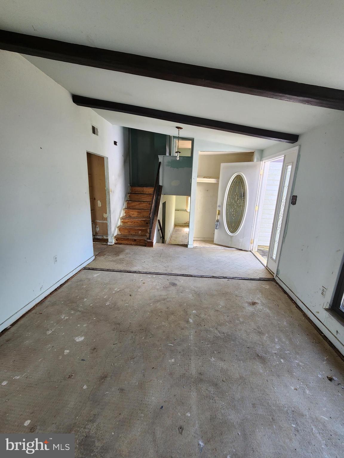 9063 Flamepool Way Columbia, MD 21045 - Photo 7 of 31 Living Rm