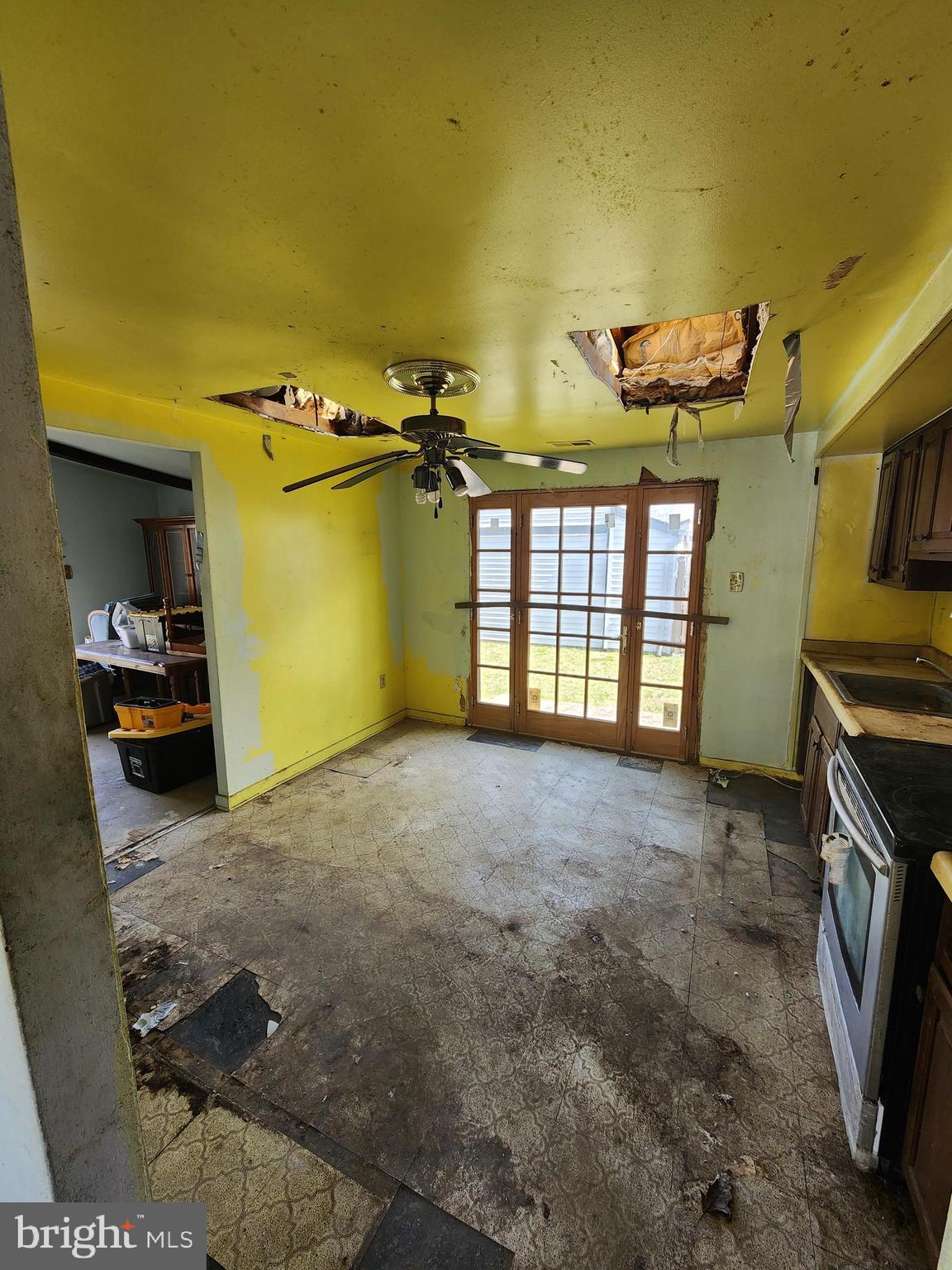 9063 Flamepool Way Columbia, MD 21045 - Photo 8 of 31 Kitchen w/French Doors