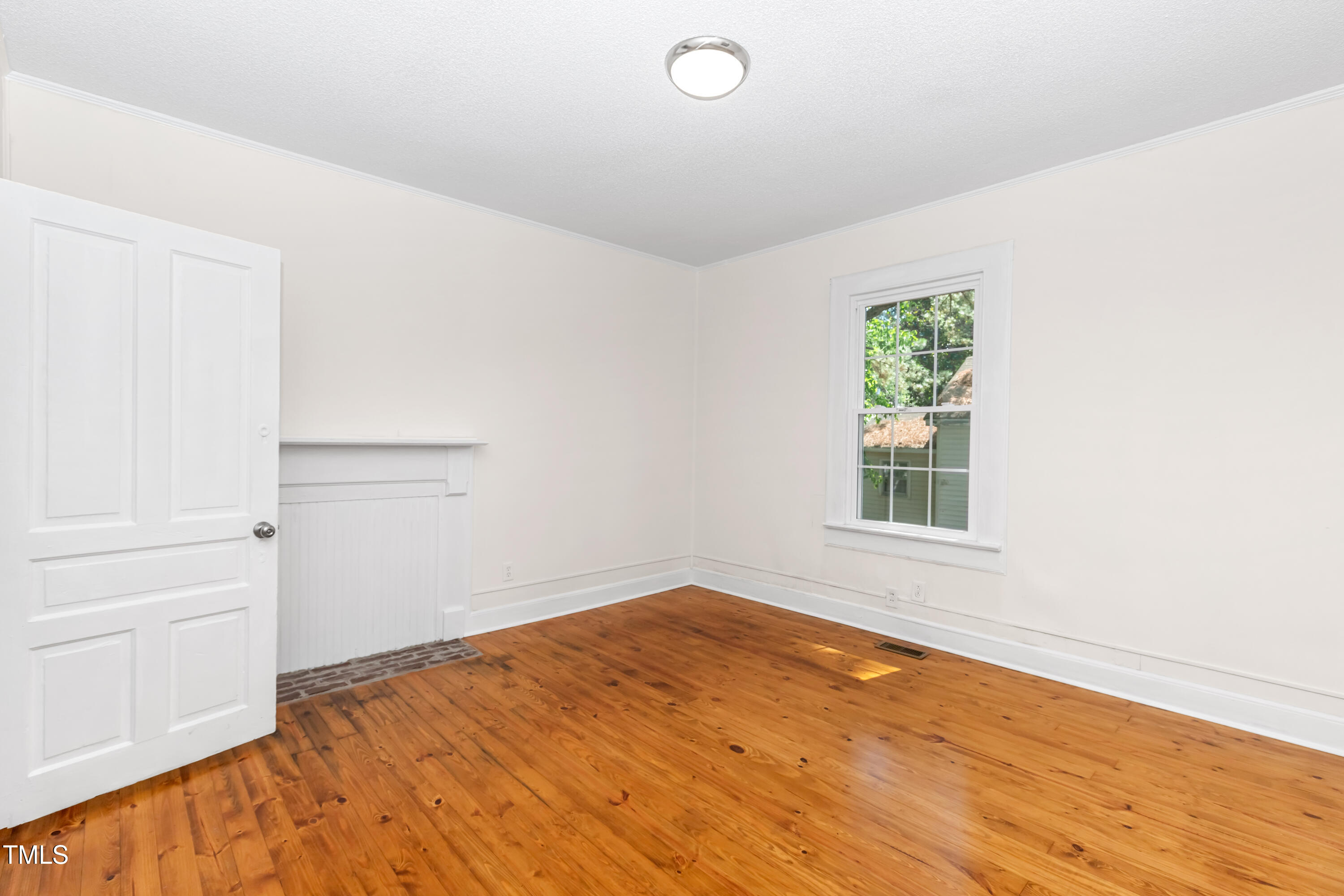 726 West M Street Erwin, NC 28339 - Photo 11 of 26 an empty room with a window