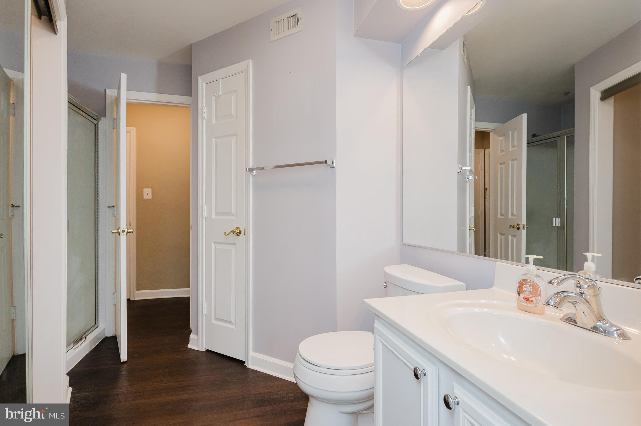 6830 H Hayley Ridge Way, Unit H Baltimore, MD 21209 - Photo 32 of 43 Second Bath off Second Bedroom