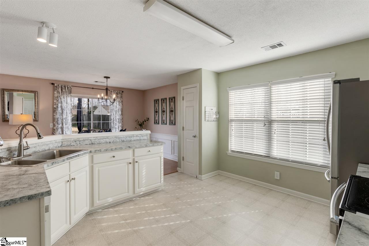 103 Innisbrook Lane Simpsonville, SC 29681 - Photo 10 of 19 Gallery Image 10