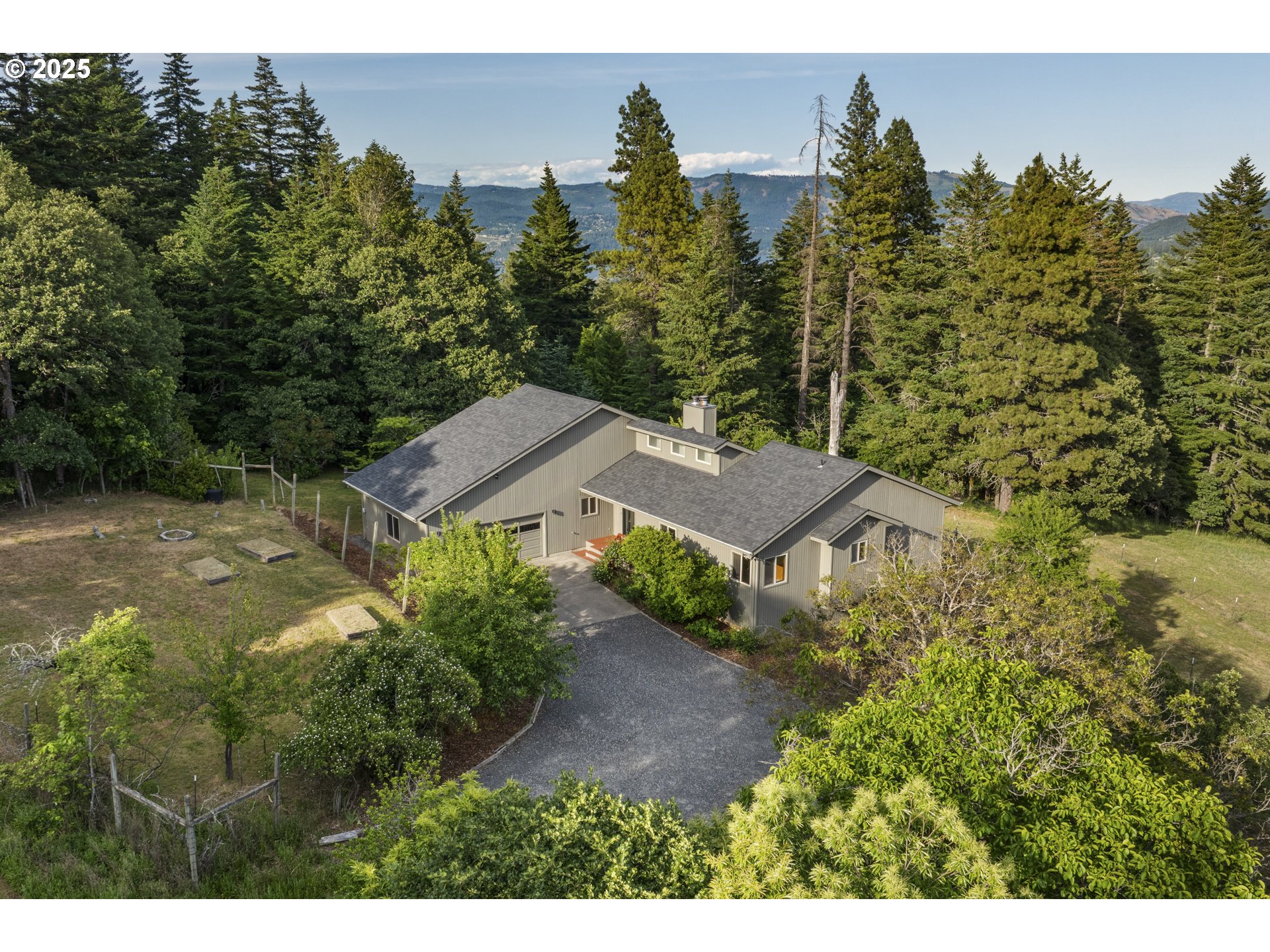 4719 Westwood Drive Hood River, OR 97031 - Photo 1 of 48