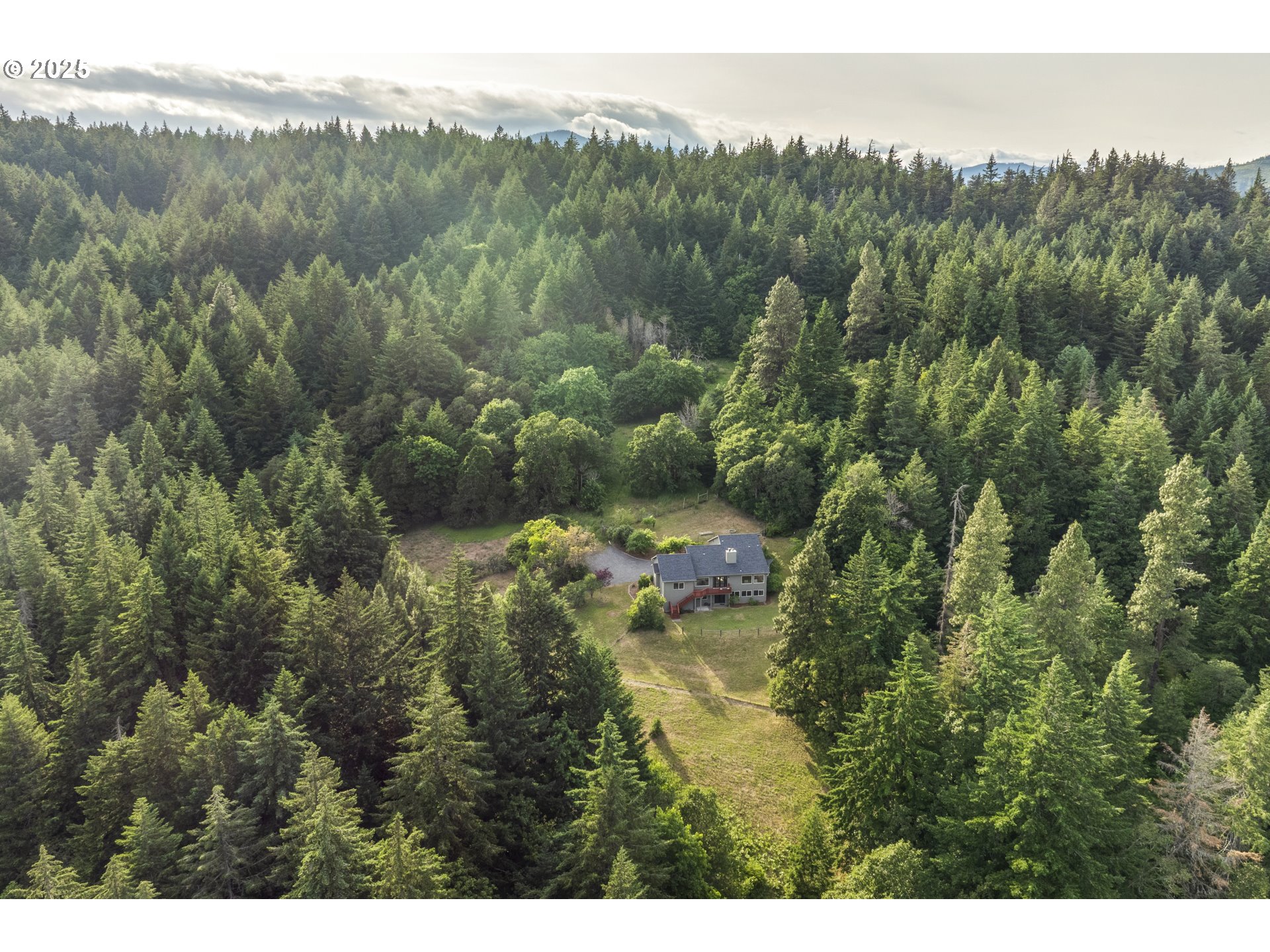 4719 Westwood Drive Hood River, OR 97031 - Photo 13 of 48