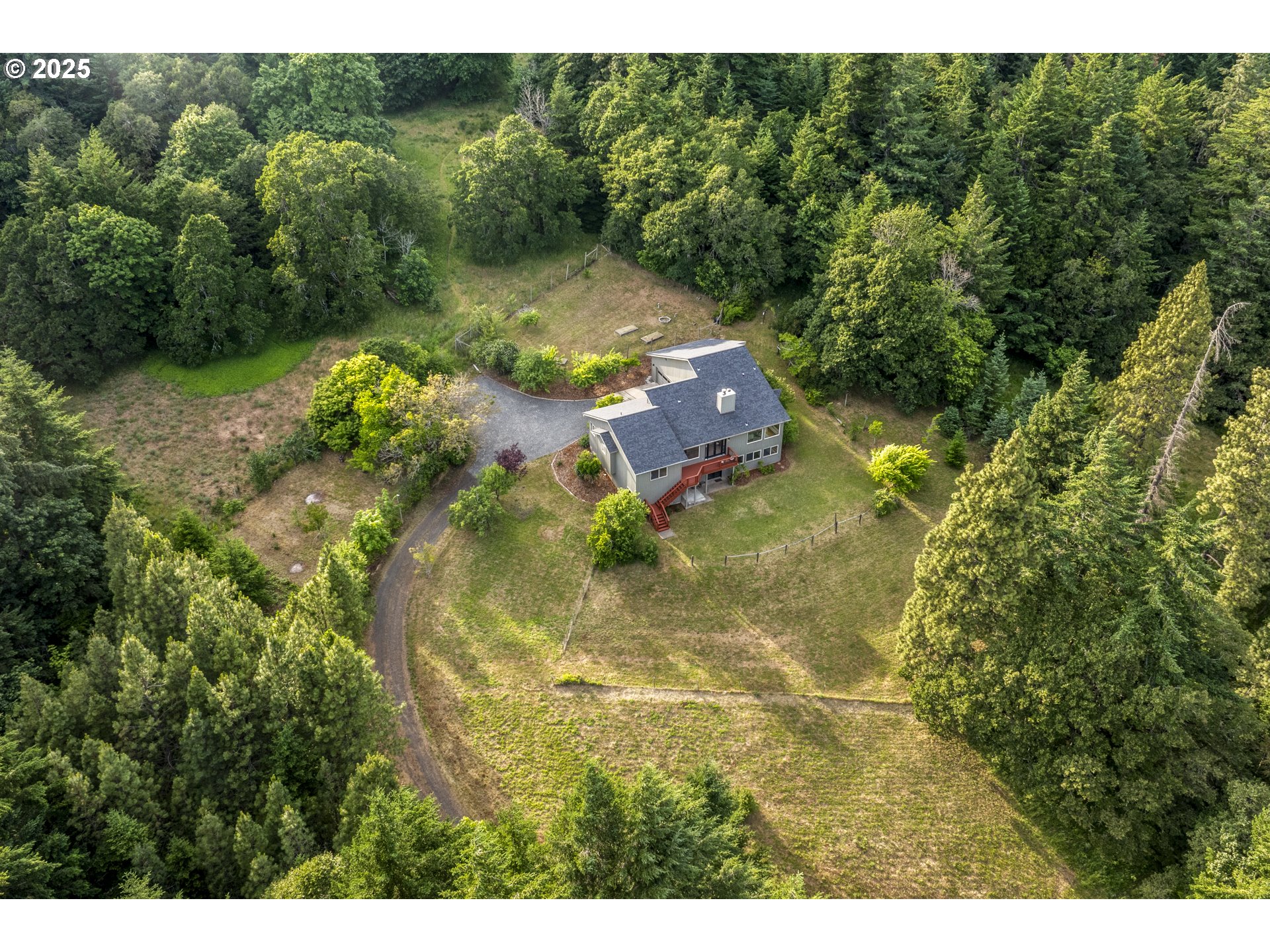 4719 Westwood Drive Hood River, OR 97031 - Photo 16 of 48