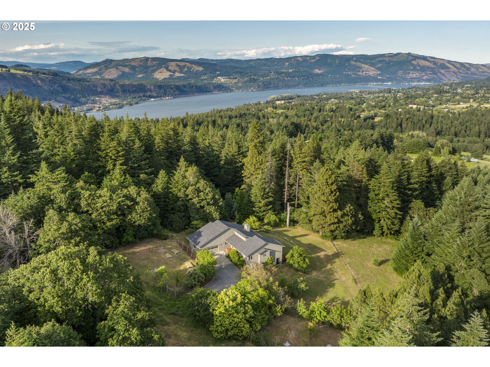 4719 Westwood Drive Hood River, OR 97031 - Photo 17 of 48