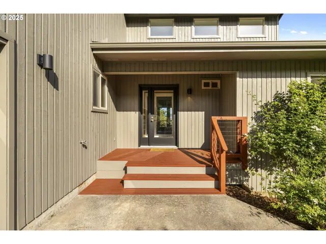 $1,399,000 | 4719 Westwood Drive, Hood River, OR 97031