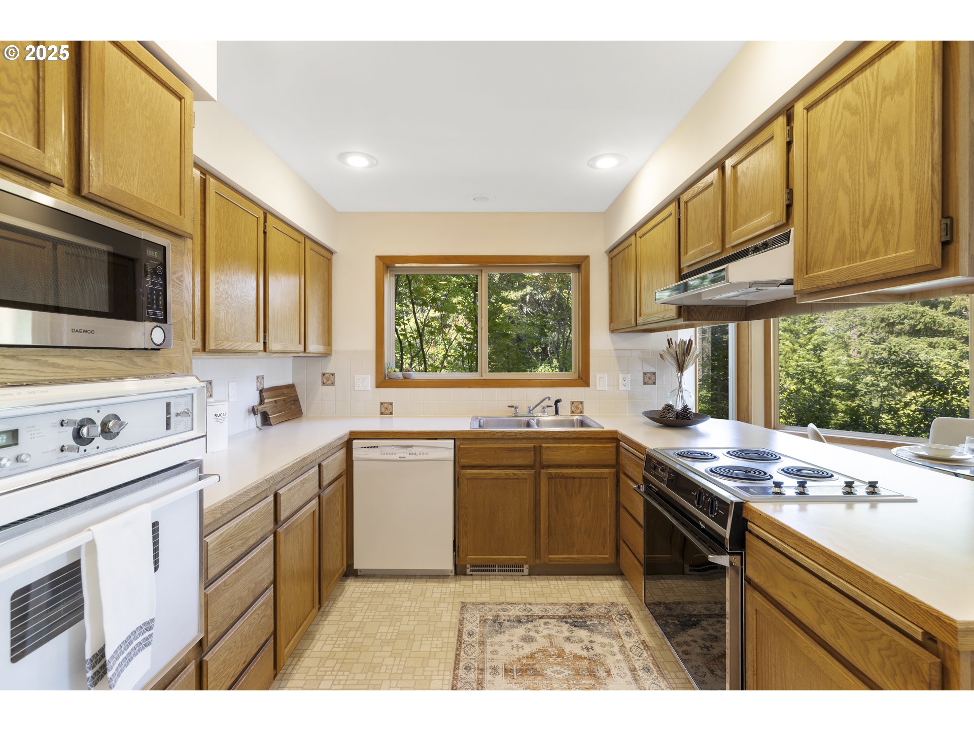 4719 Westwood Drive Hood River, OR 97031 - Photo 32 of 48