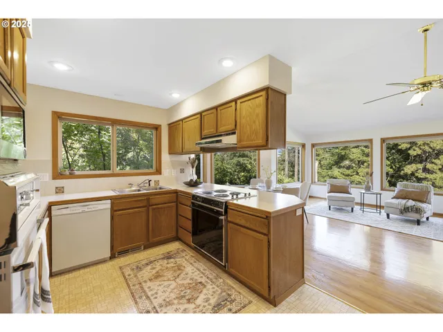 $1,399,000 | 4719 Westwood Drive, Hood River, OR 97031