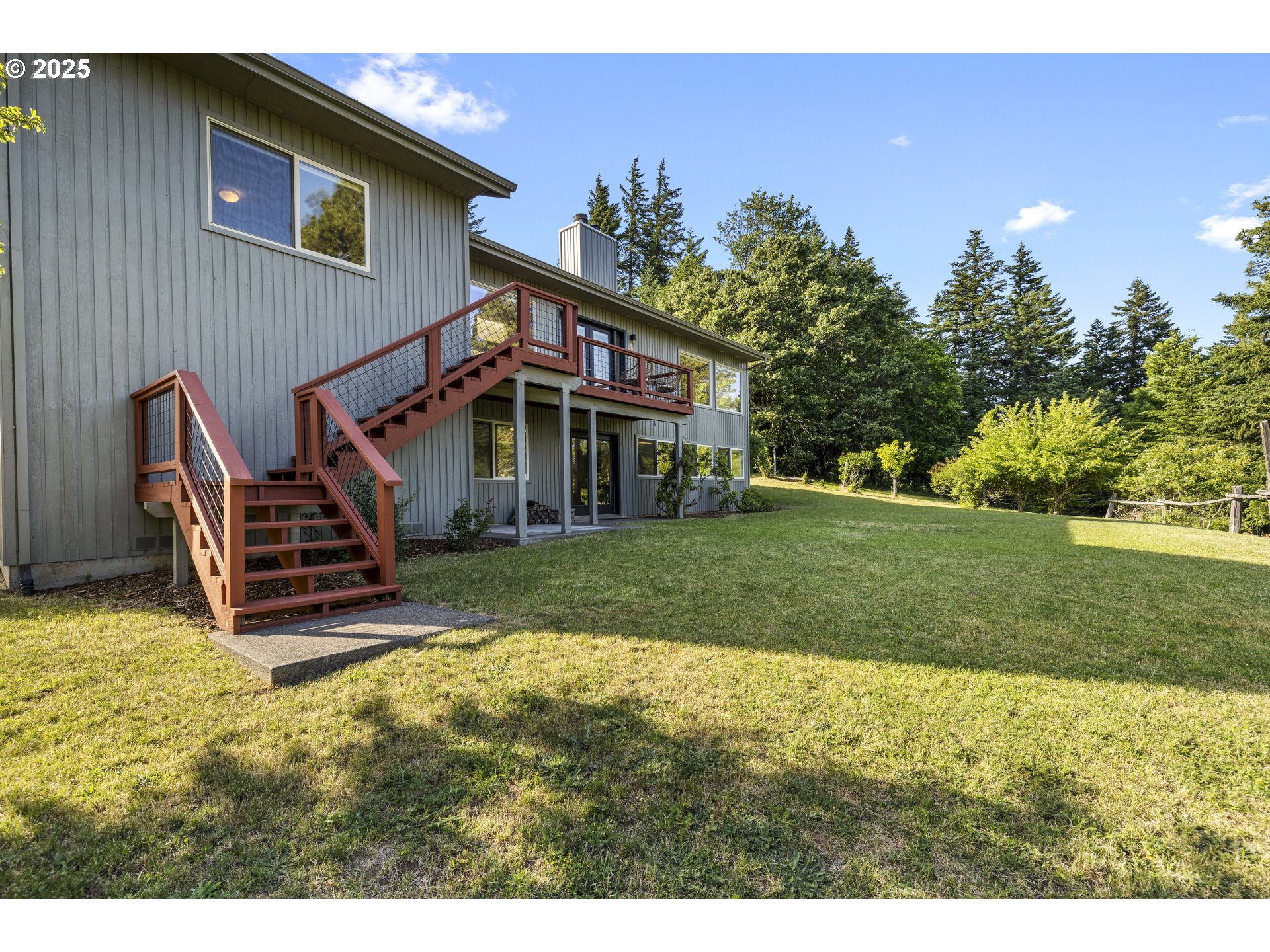 4719 Westwood Drive Hood River, OR 97031 - Photo 4 of 48