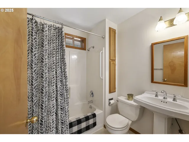 $1,399,000 | 4719 Westwood Drive, Hood River, OR 97031