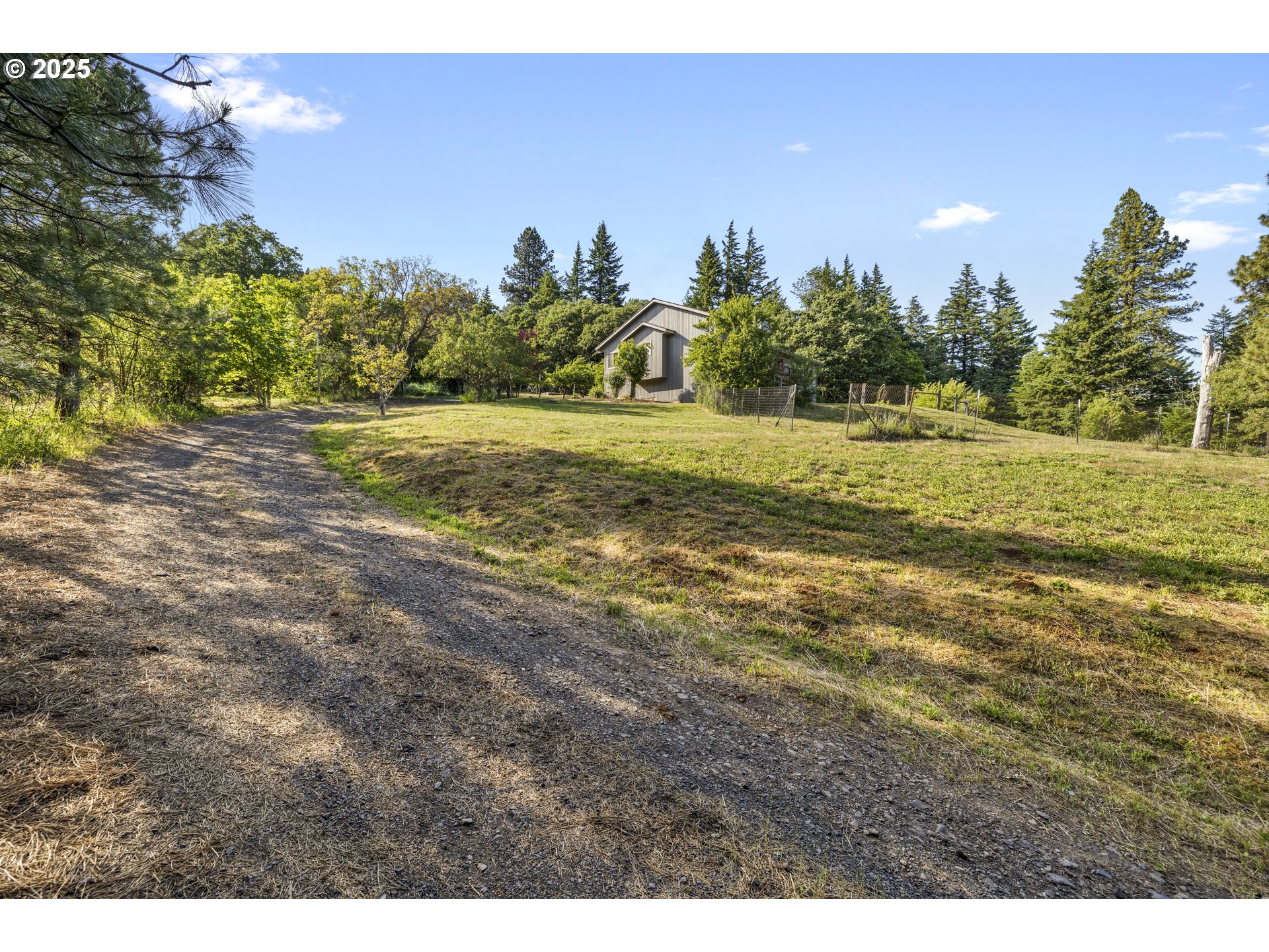 4719 Westwood Drive Hood River, OR 97031 - Photo 7 of 48
