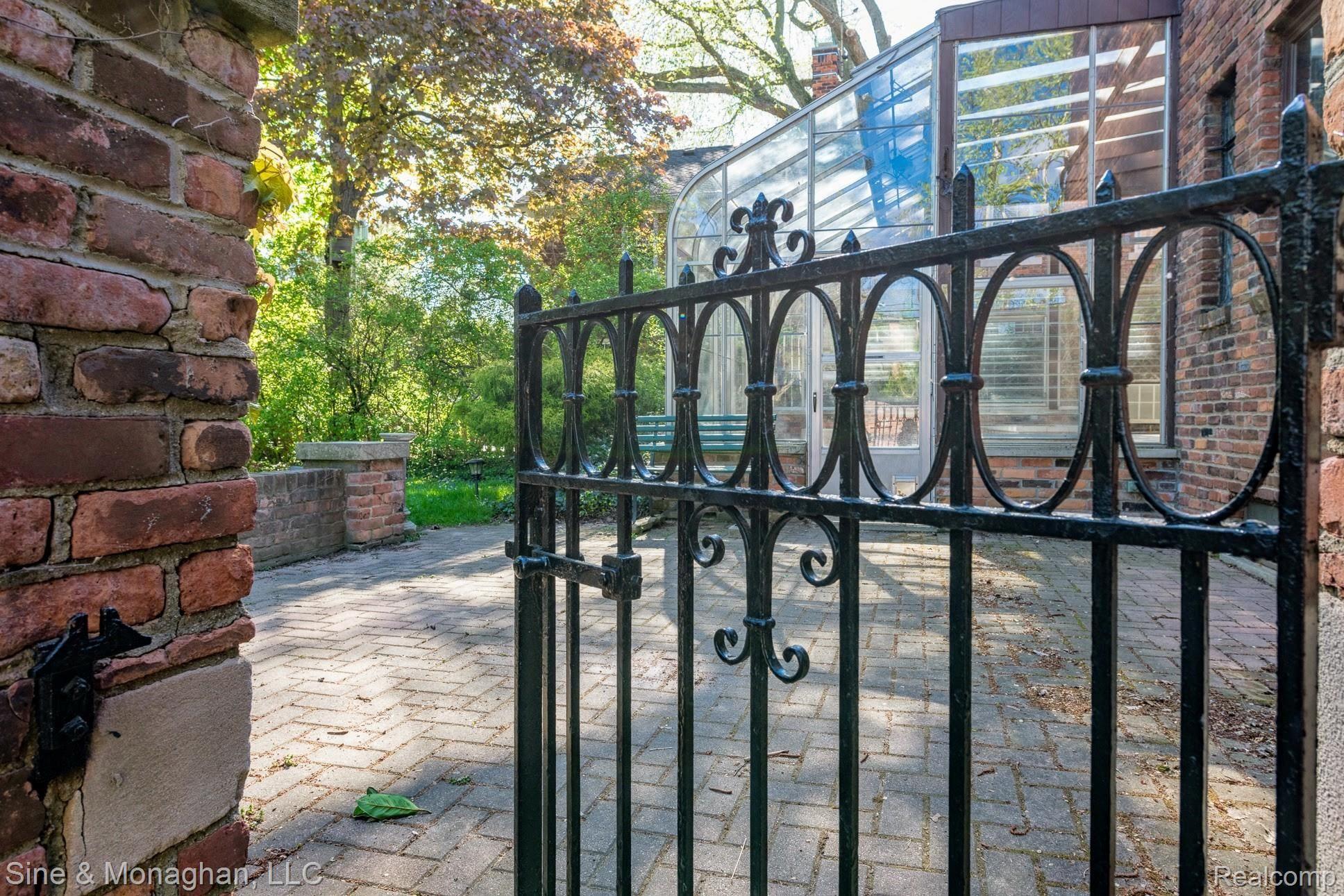 210 Merriweather Road Grosse Pointe, MI 48236 - Photo 42 of 57 DSC_8387.jpg