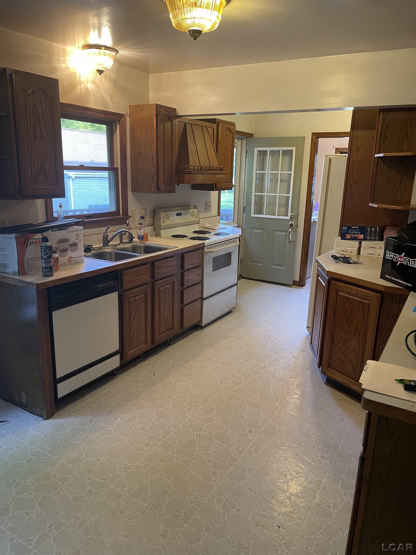11807 Beech Road Brooklyn, MI 49230 - Photo 6 of 16 50090906-5.JPG