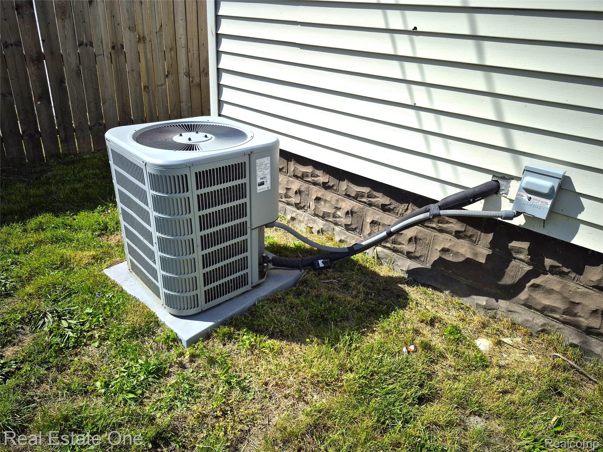 51 Elizabeth Street River Rouge, MI 48218 - Photo 33 of 33 Newer centra air unit