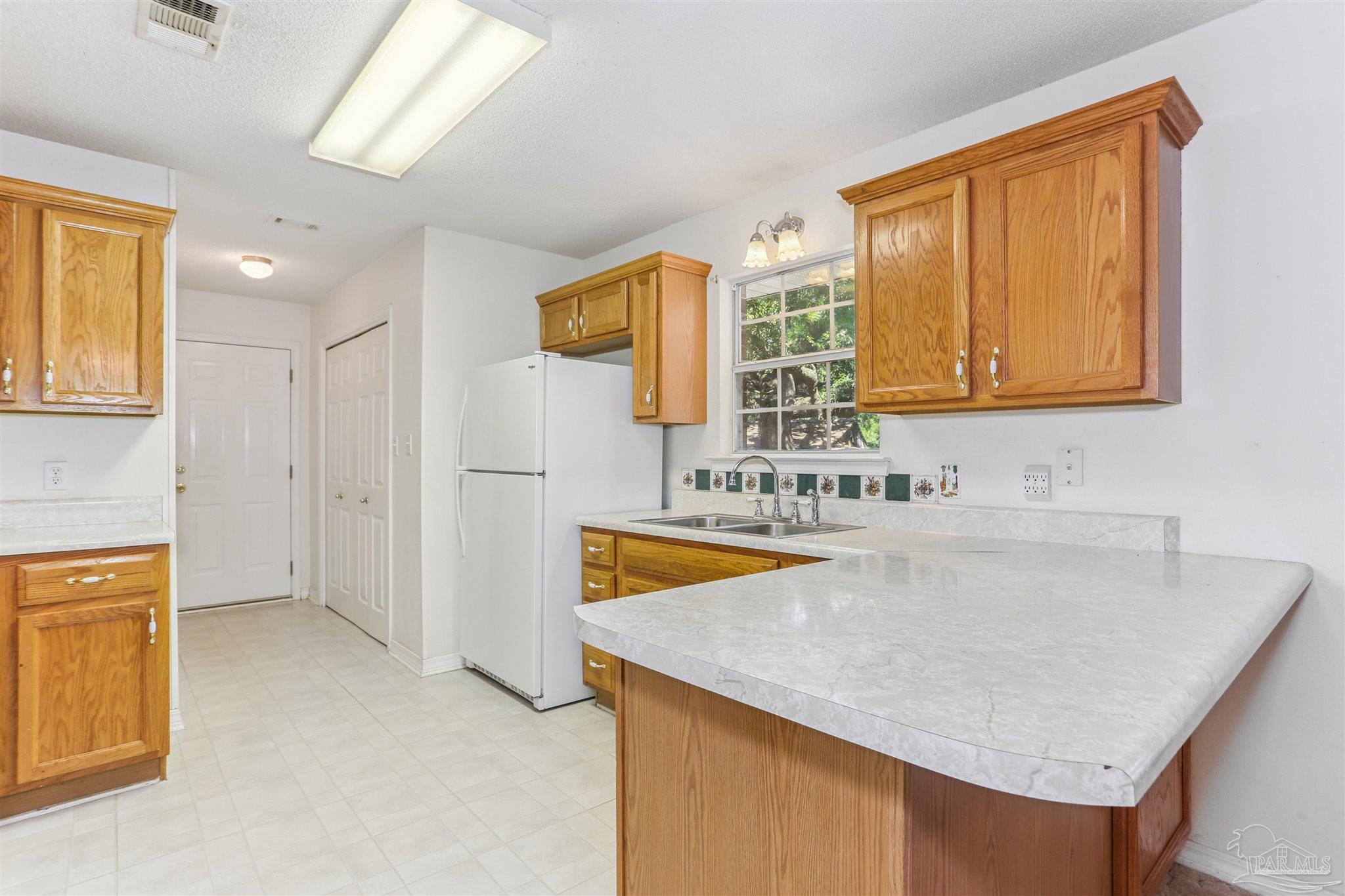 939 Avalon Boulevard Milton, FL 32583 - Photo 28 of 56 a bathroom with a sink and a bathtub
