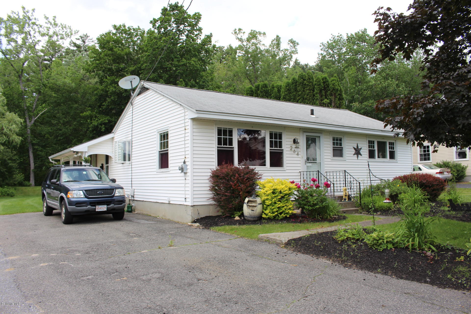 264 Sand Springs Road Williamstown, MA 01267 - Photo 3 of 27 IMG_5653