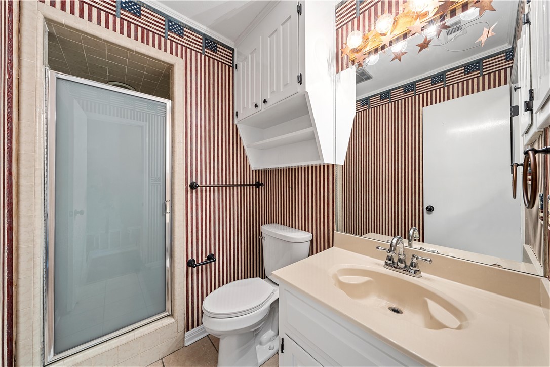 6000 Flat Rock Road Waco, TX 76708 - Photo 17 of 44 a bathroom with a sink a toilet and shower