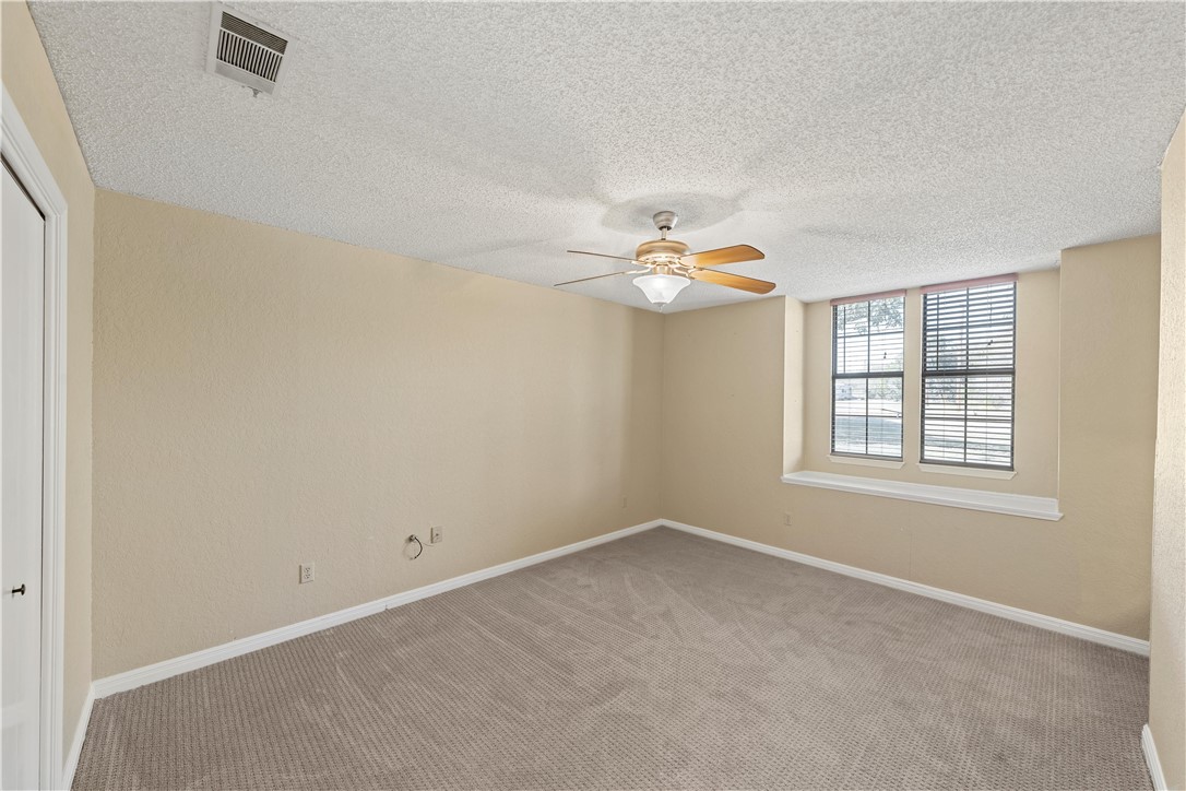 6000 Flat Rock Road Waco, TX 76708 - Photo 23 of 44 an empty room with a window
