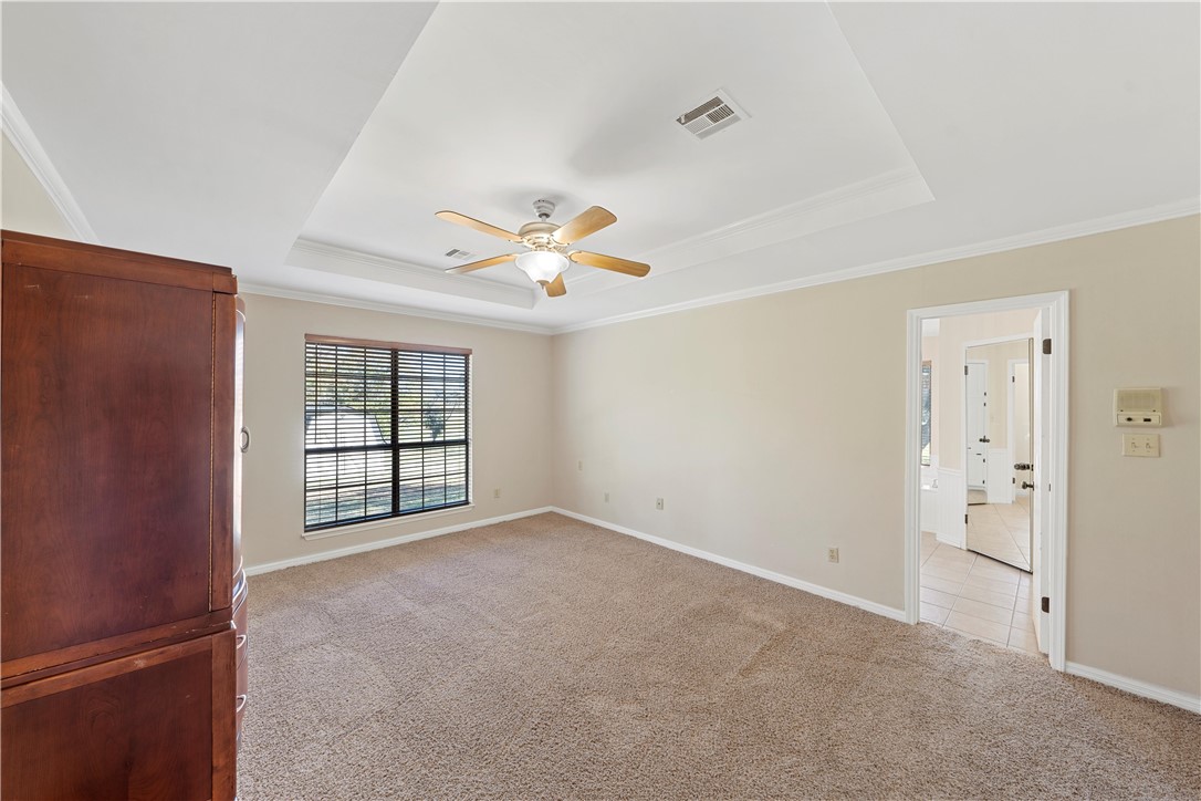 6000 Flat Rock Road Waco, TX 76708 - Photo 26 of 44 an empty room with windows and closet