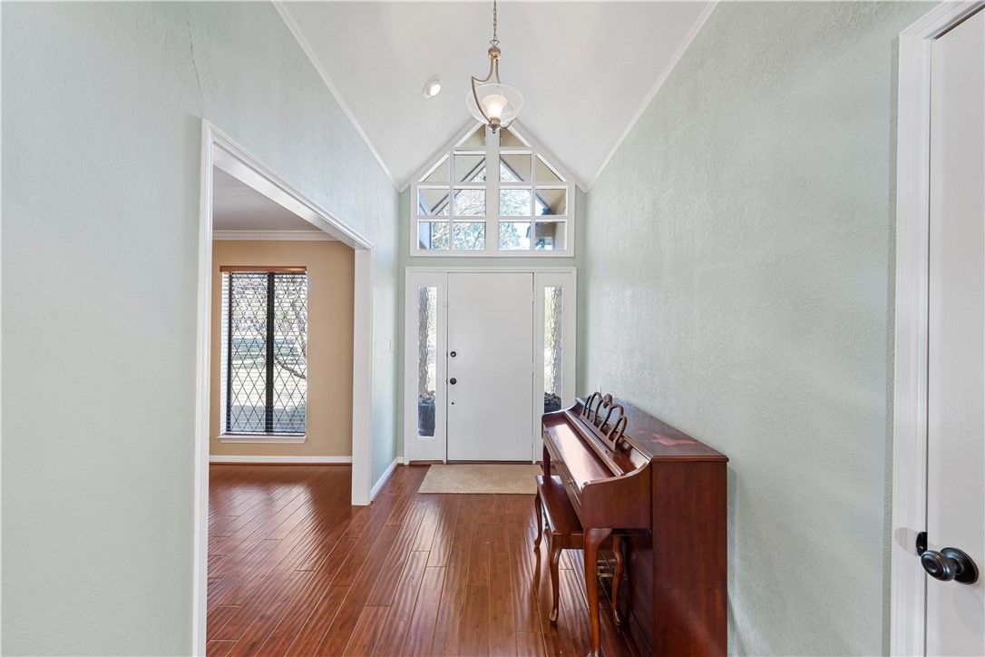 6000 Flat Rock Road Waco, TX 76708 - Photo 5 of 44 a view of a hallway with wooden floor and entryway