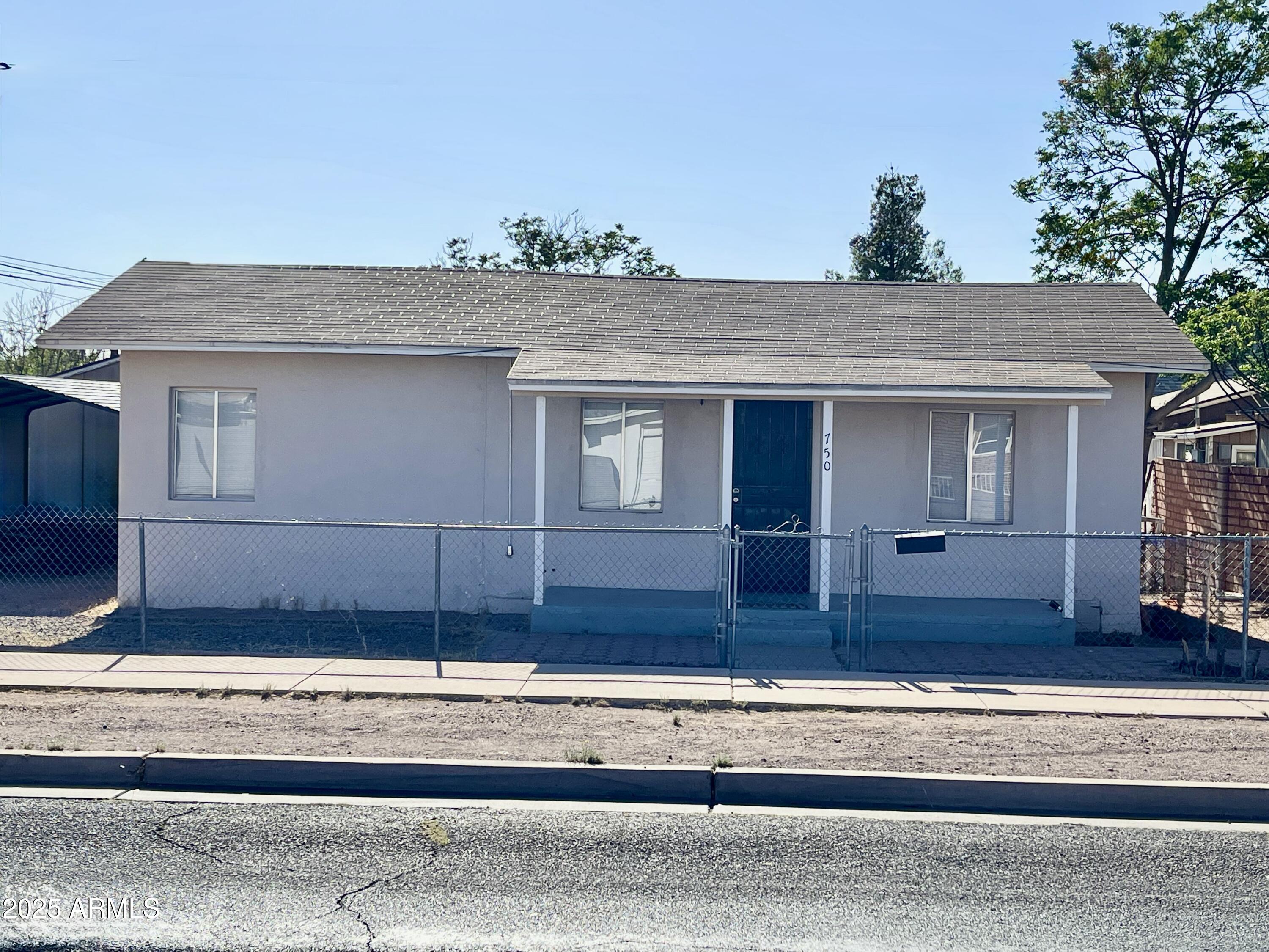 750 A Avenue Douglas, AZ 85607 - Photo 8 of 19 a front view of a house