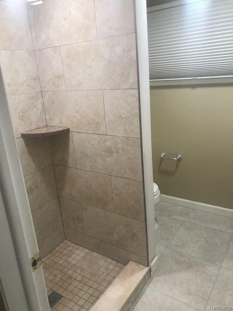 814 Wilwood Road Rochester, MI 48309 - Photo 29 of 57 Gorgeous tile