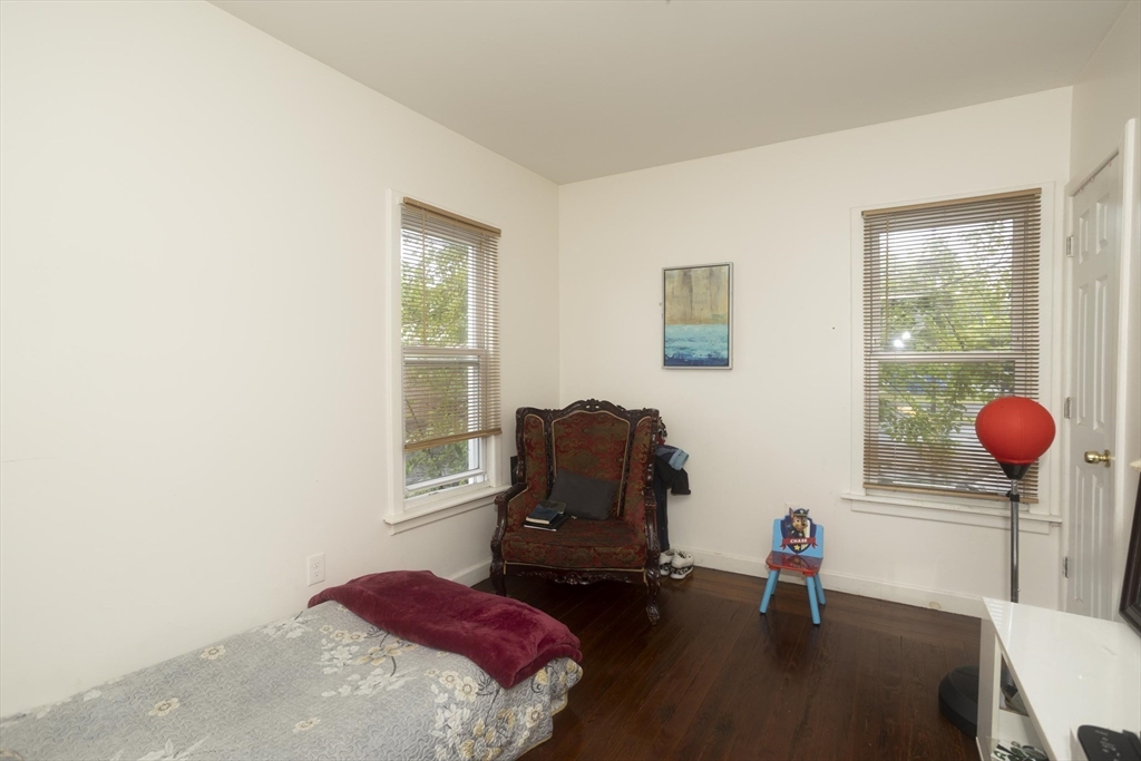 10 Monroe Street Springfield, MA 01109 - Photo 11 of 36