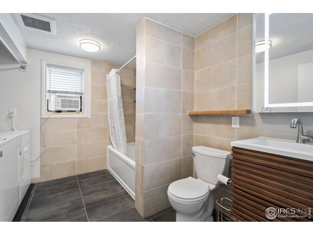 116 South Clifton Street Brush, CO 80723 - Photo 18 of 33 a bathroom with a sink toilet and shower