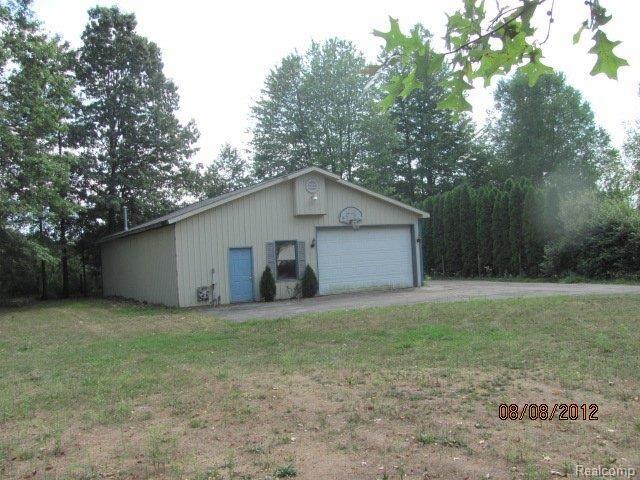 41225 Willis Road Belleville, MI 48111 - Photo 11 of 12 POLEBARN 2.JPG