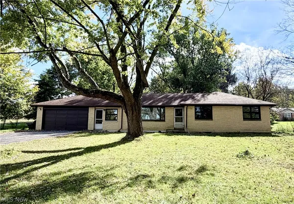 $259,900 | 7542 Wilson Sharpsville Road, Burghill, OH 44404