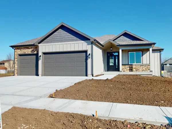 $484,900 | 2628 Southwest Sherwood Park Drive, Topeka, KS 66614