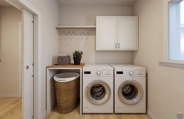 $484,900 | 2628 Southwest Sherwood Park Drive, Topeka, KS 66614