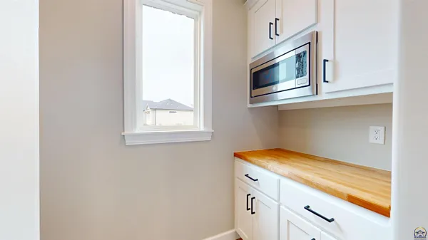 $484,900 | 2628 Southwest Sherwood Park Drive, Topeka, KS 66614