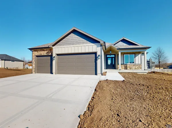 $484,900 | 2628 Southwest Sherwood Park Drive, Topeka, KS 66614